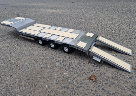 FM 3-Achs Auflieger mit Rampen 1:14